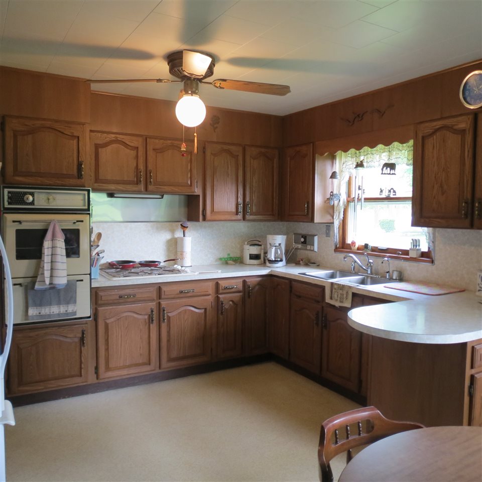 102 S Denney Dr