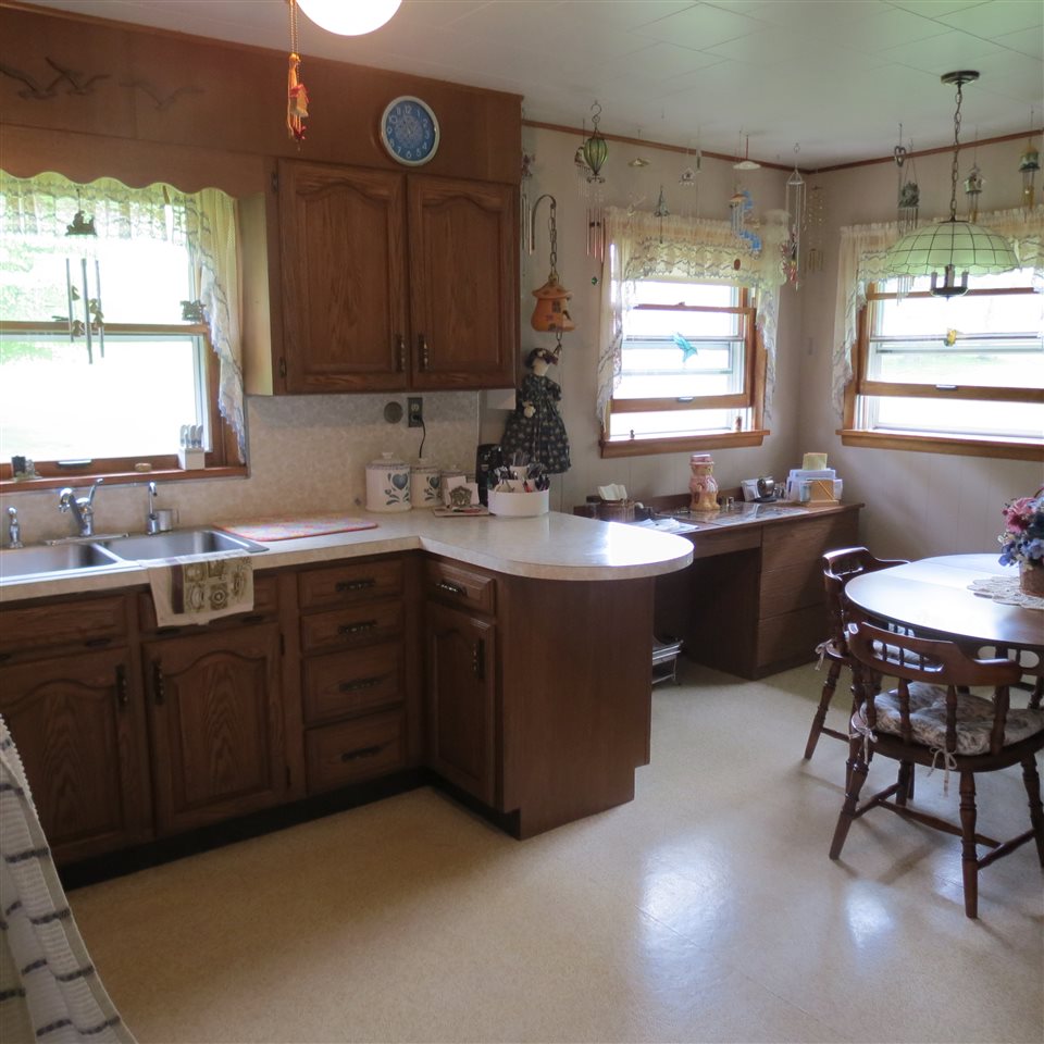 102 S Denney Dr
