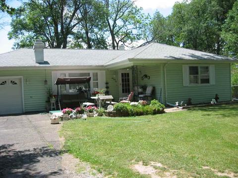1041 Jameson Ct