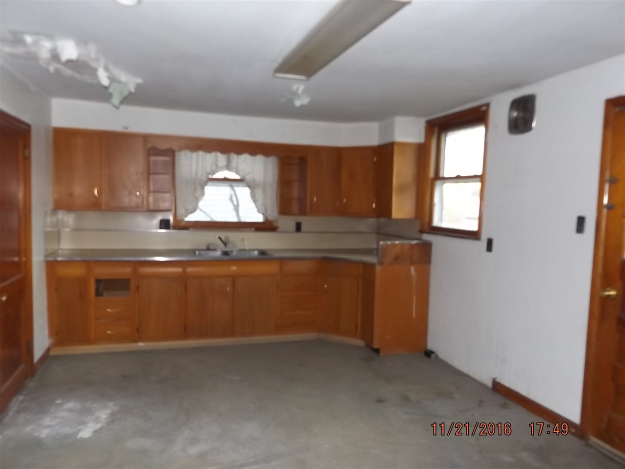 114 E Main St