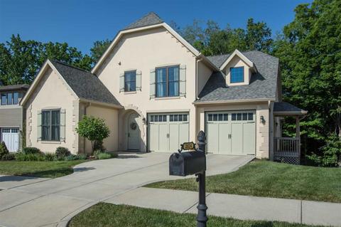 2411 E Maxwell Ln