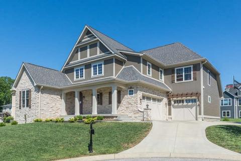 2411 E Maxwell Ln