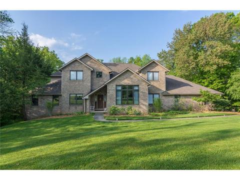 2411 E Maxwell Ln