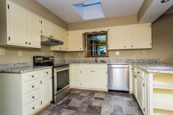 For Sale: 501 Monticello Dr Vincennes, IN 47591