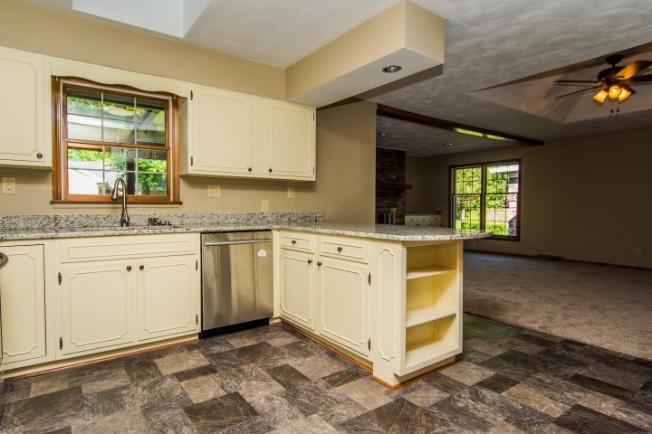 For Sale: 501 Monticello Dr Vincennes, IN 47591