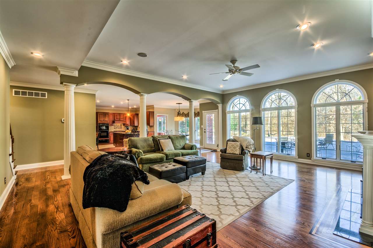 14135 Worthington Ct
