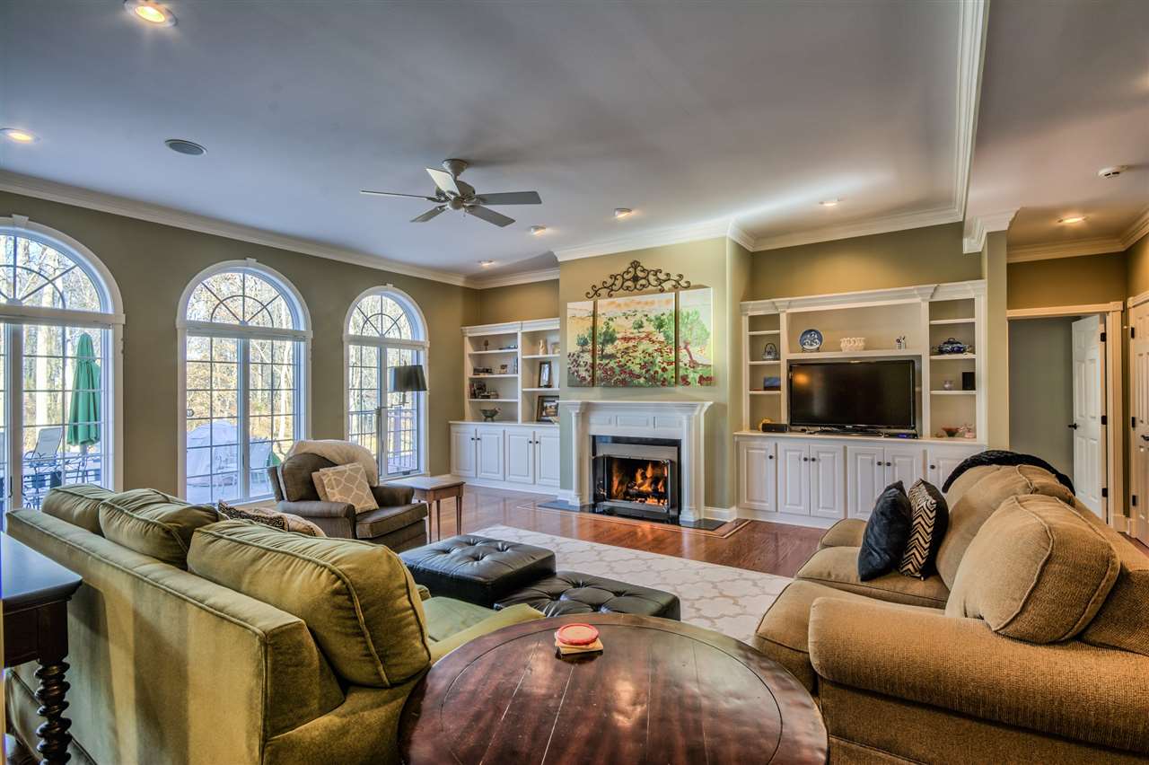 14135 Worthington Ct