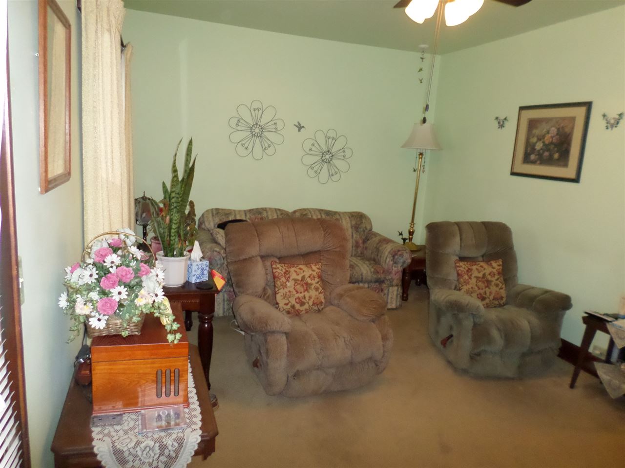 For Sale: 1303 N Garvin St Evansville, IN 47711
