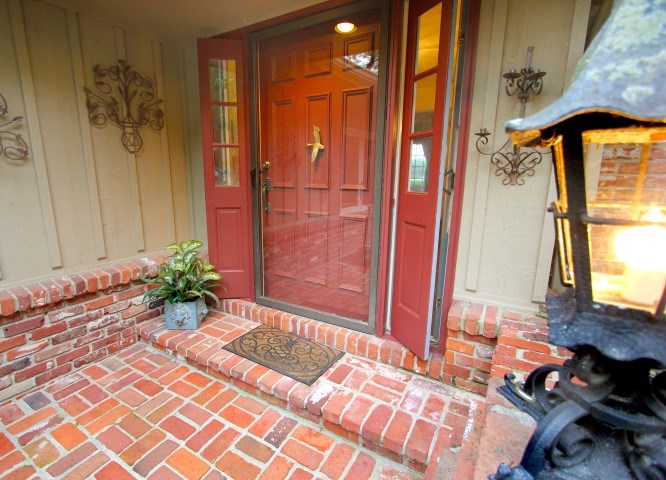 372 Augusta Ln