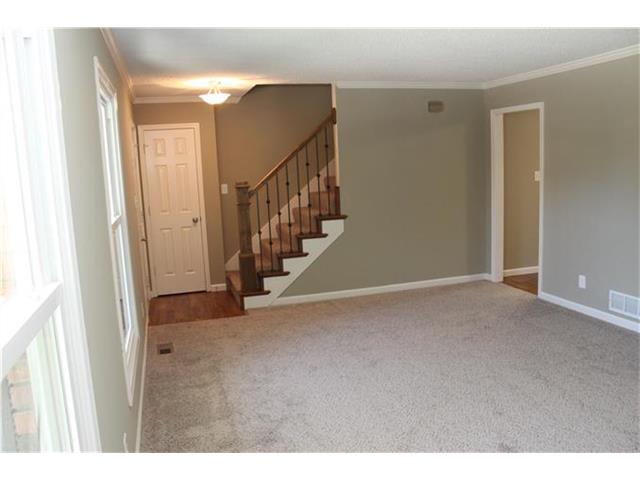 830 S Valley Dr