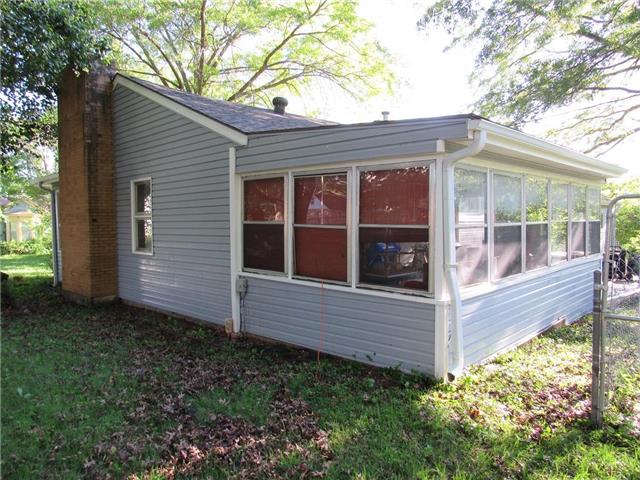 For Sale: 1322 Kiowa St Leavenworth, KS 66048