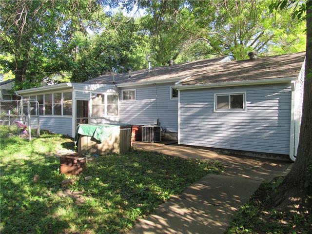 For Sale: 1322 Kiowa St Leavenworth, KS 66048