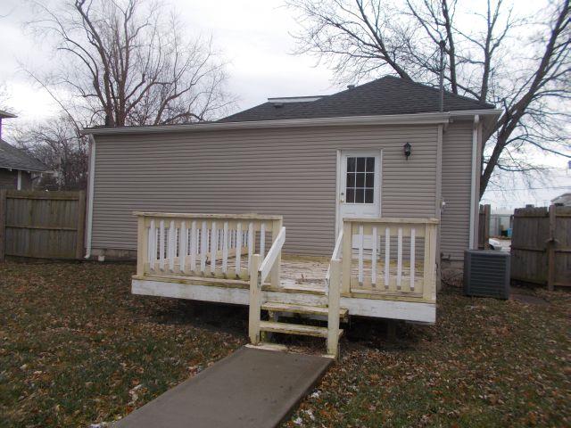 114 W Elm St