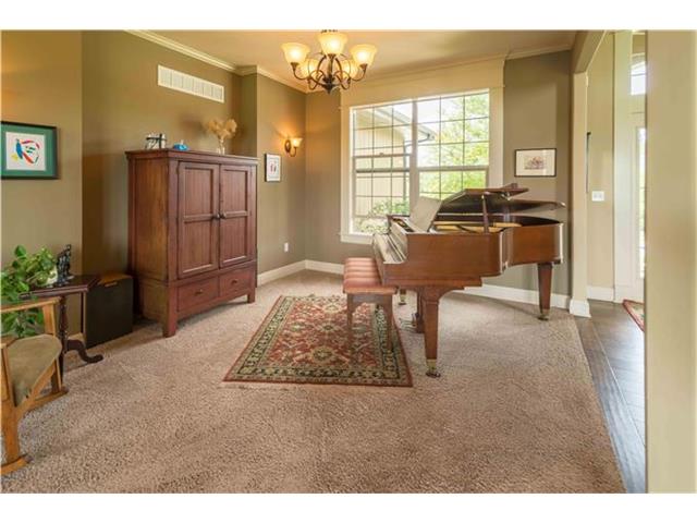 For Sale: 20879 W 114th Pl Olathe, KS 66061