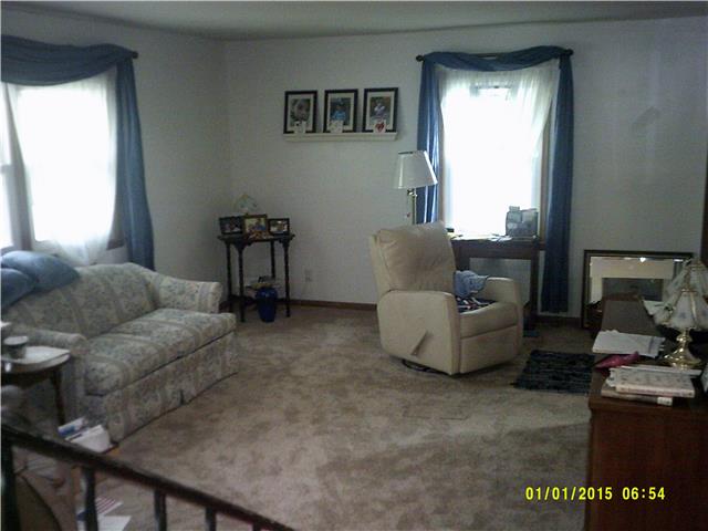 For Sale: 1101 E Willow Dr Olathe, KS 66061