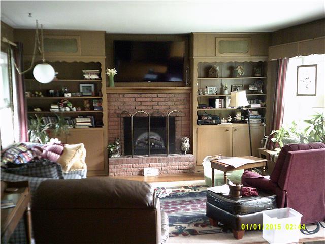 For Sale: 1101 E Willow Dr Olathe, KS 66061