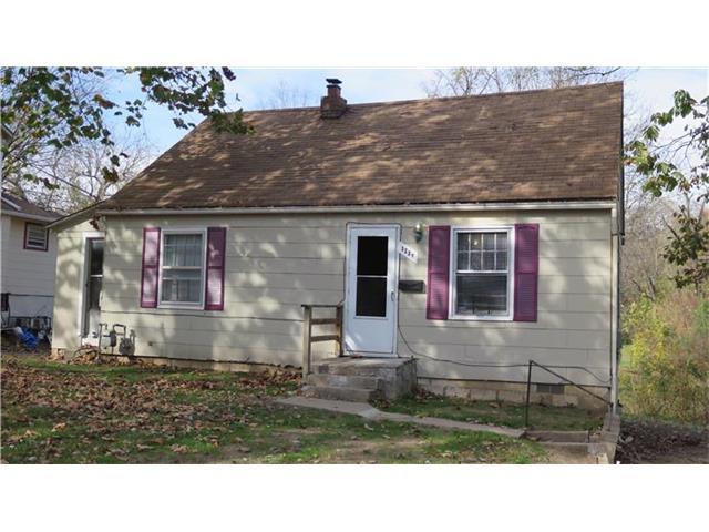 3232 Webster Ave