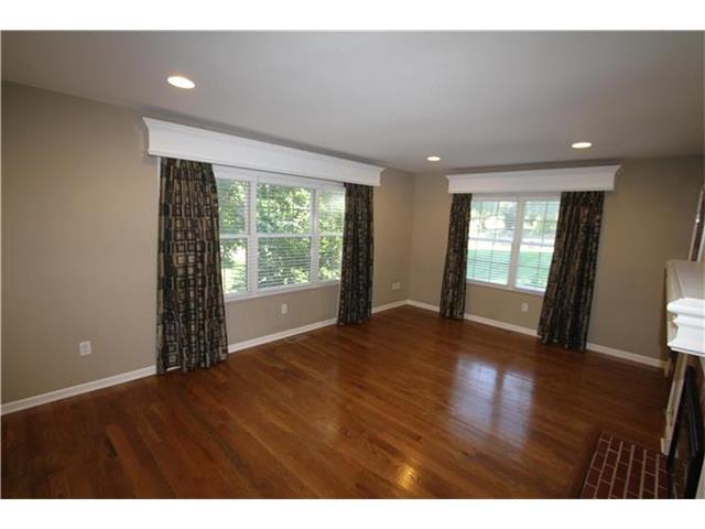 8617 W 64th Ter