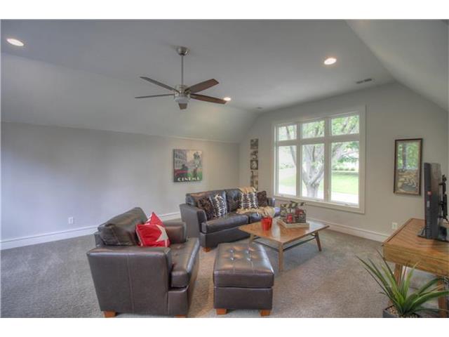 For Sale: 9714 Sagamore Rd Leawood, KS 66206