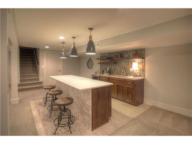 For Sale: 9714 Sagamore Rd Leawood, KS 66206