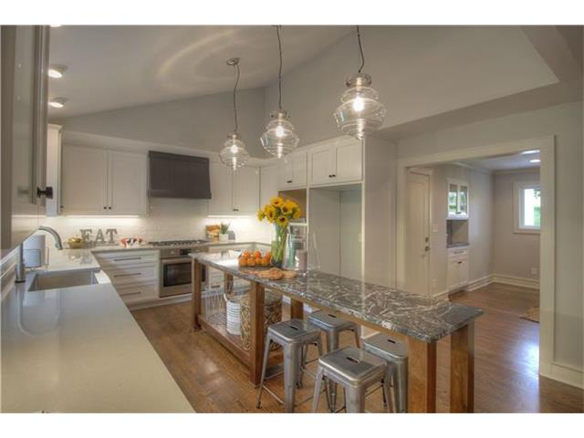 For Sale: 9714 Sagamore Rd Leawood, KS 66206