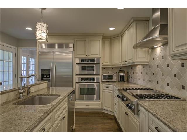For Sale: 5820 High Dr Prairie Village, KS 66208