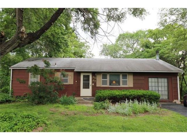 For Sale: 4847 Quivira Dr Ln Shawnee, KS 66216
