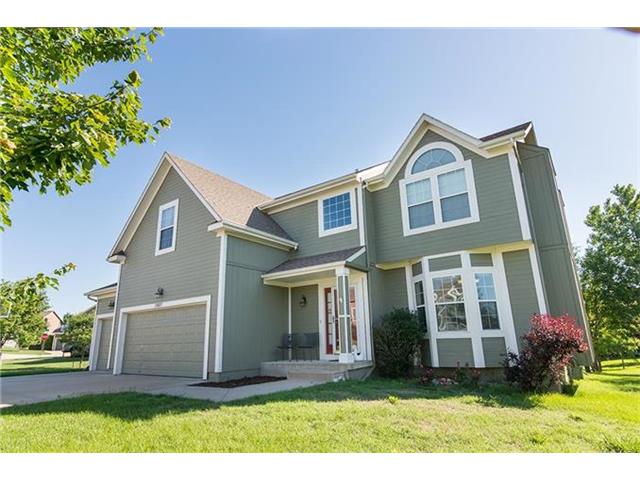 For Sale: 5407 Theden St Shawnee, KS 66218