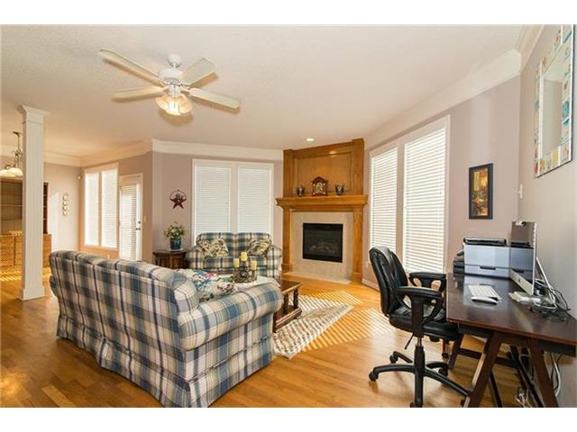 For Sale: 5407 Theden St Shawnee, KS 66218