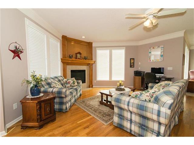 For Sale: 5407 Theden St Shawnee, KS 66218