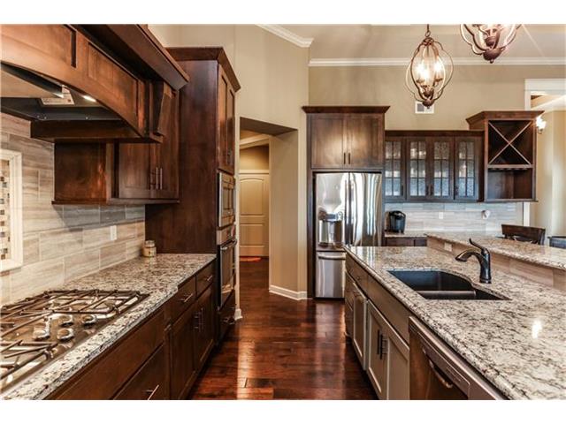 For Sale: 10715 W 158th Ter Overland Park, KS 66221