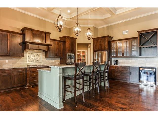 For Sale: 10715 W 158th Ter Overland Park, KS 66221