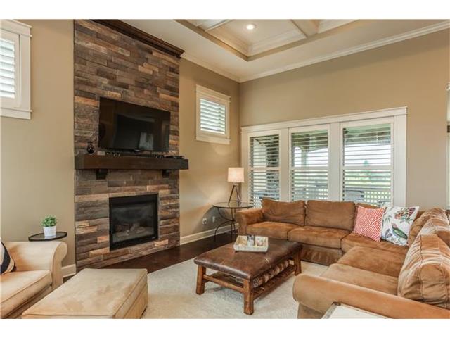 For Sale: 10715 W 158th Ter Overland Park, KS 66221