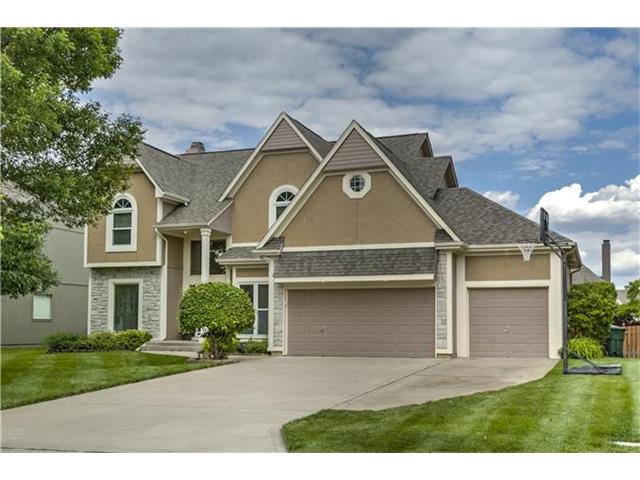 For Sale: 5323 Roundtree St Shawnee, KS 66226