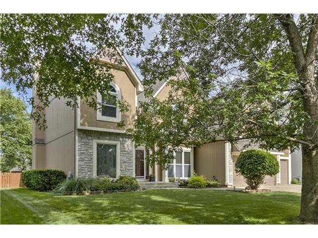 For Sale: 5323 Roundtree St Shawnee, KS 66226