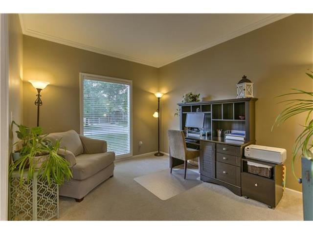 For Sale: 5323 Roundtree St Shawnee, KS 66226
