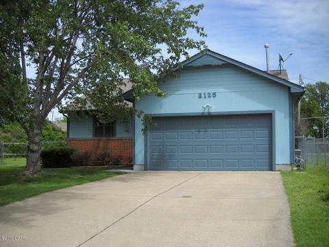 2710 Grand Ave