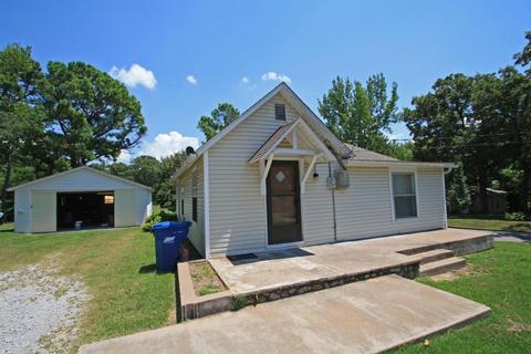 2710 Grand Ave