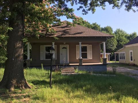 2710 Grand Ave