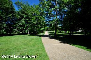For Sale: 136 Nan Ct Shepherdsville, KY 40165