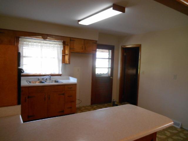 109 W Broadway St