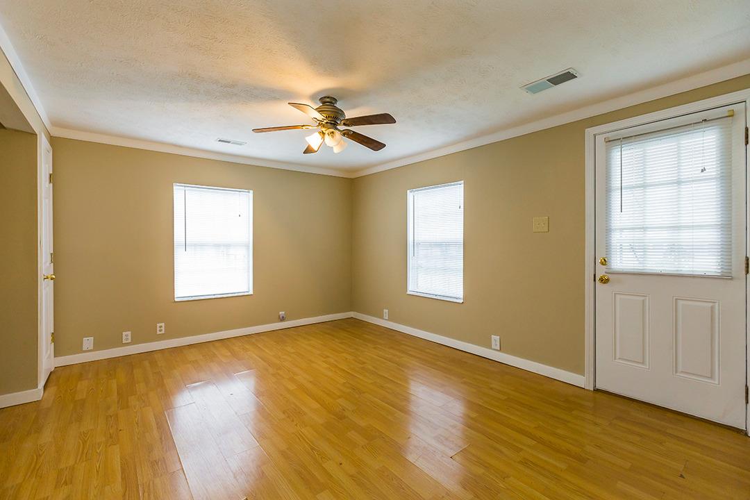 1039 Mae Stephens Rd