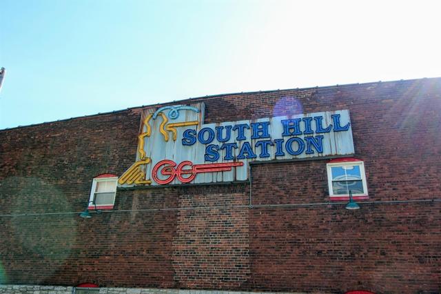 864 W High St