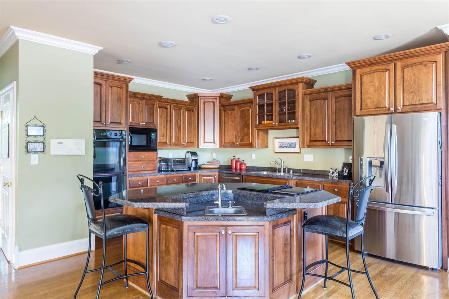 For Sale: 1300 Smyrna Ln Lexington, KY 40513