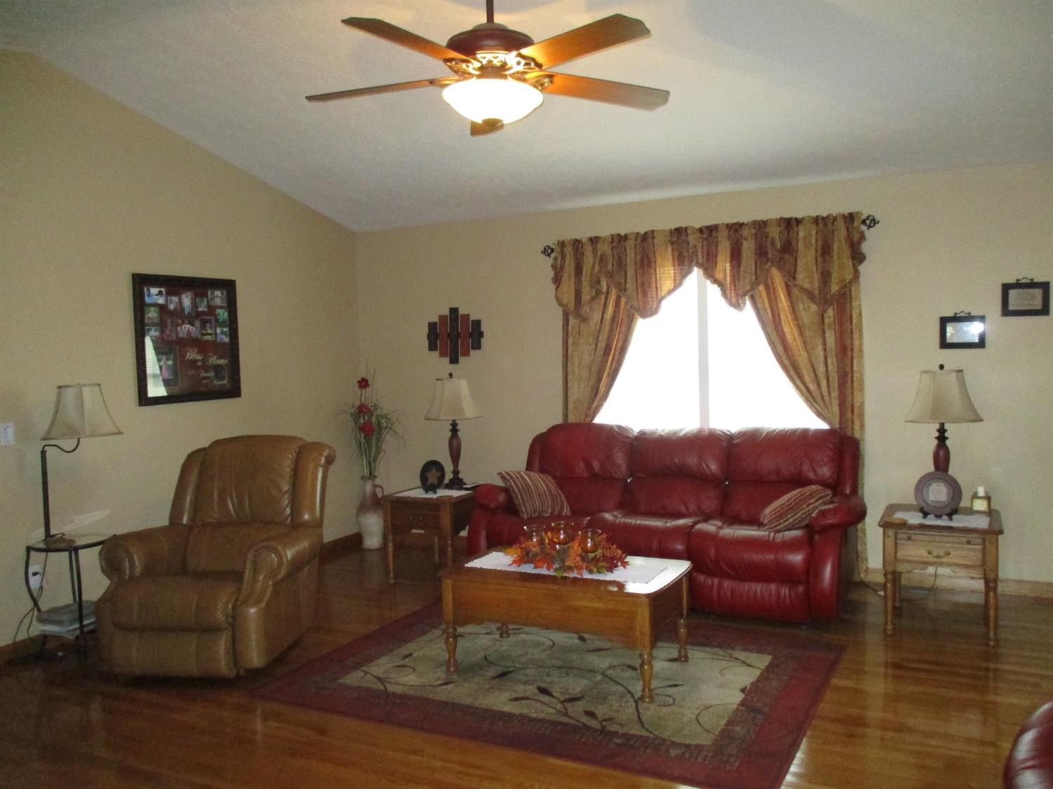 517 Lakeview Dr