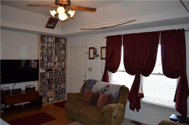 340 Hugh Hunter Rd, Oak Grove KY 42262