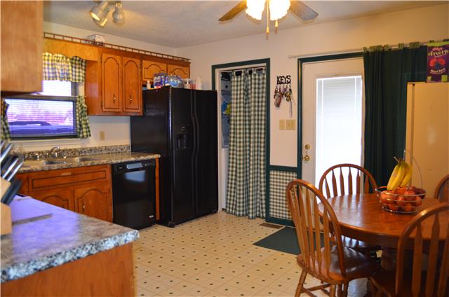 340 Hugh Hunter Rd, Oak Grove KY 42262