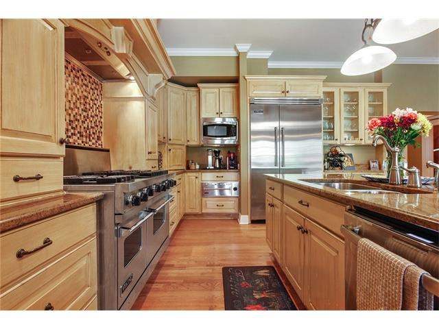 216 W Livingston Pl