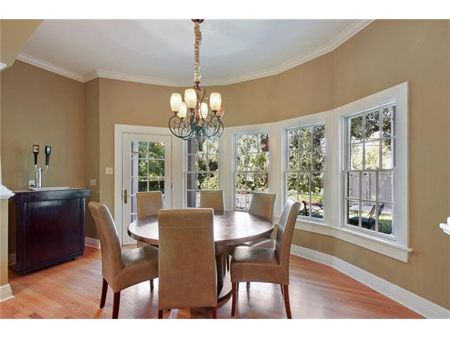 216 W Livingston Pl