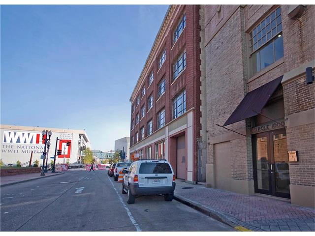 1000 St Charles Ave #2E